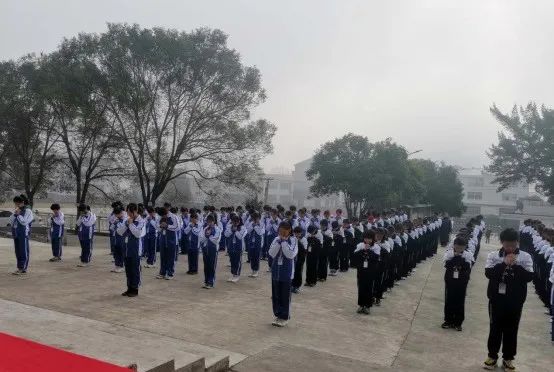 旭荣制衣为希望学校捐赠数百套冬季校服2.jpg